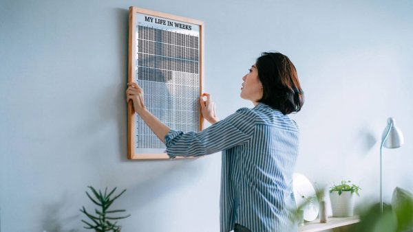 hanging 4k weeks poster